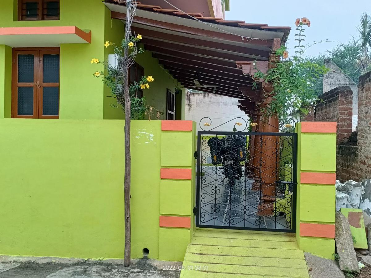 Abhi Homestay Хампи Экстерьер фото