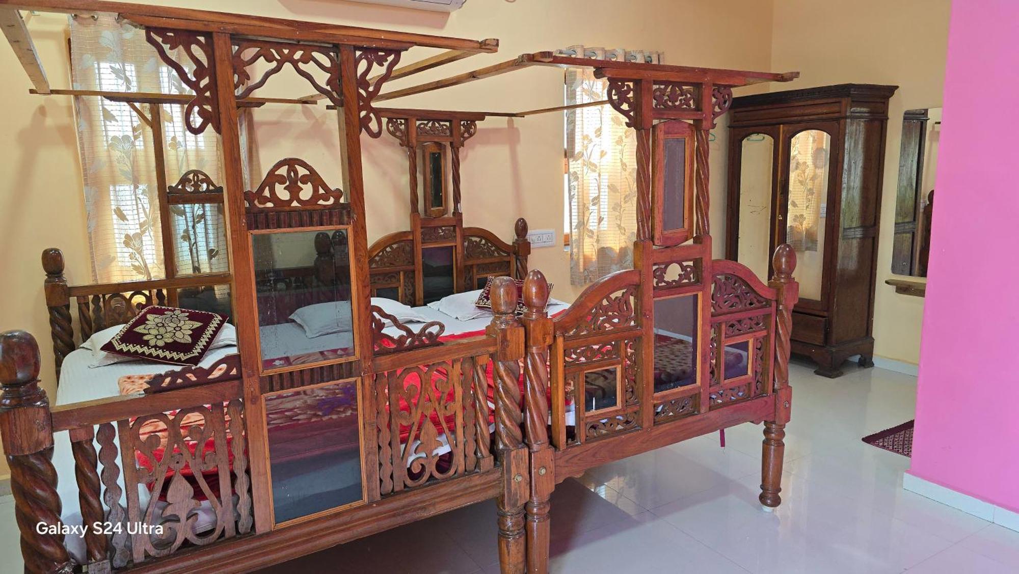 Abhi Homestay Хампи Экстерьер фото